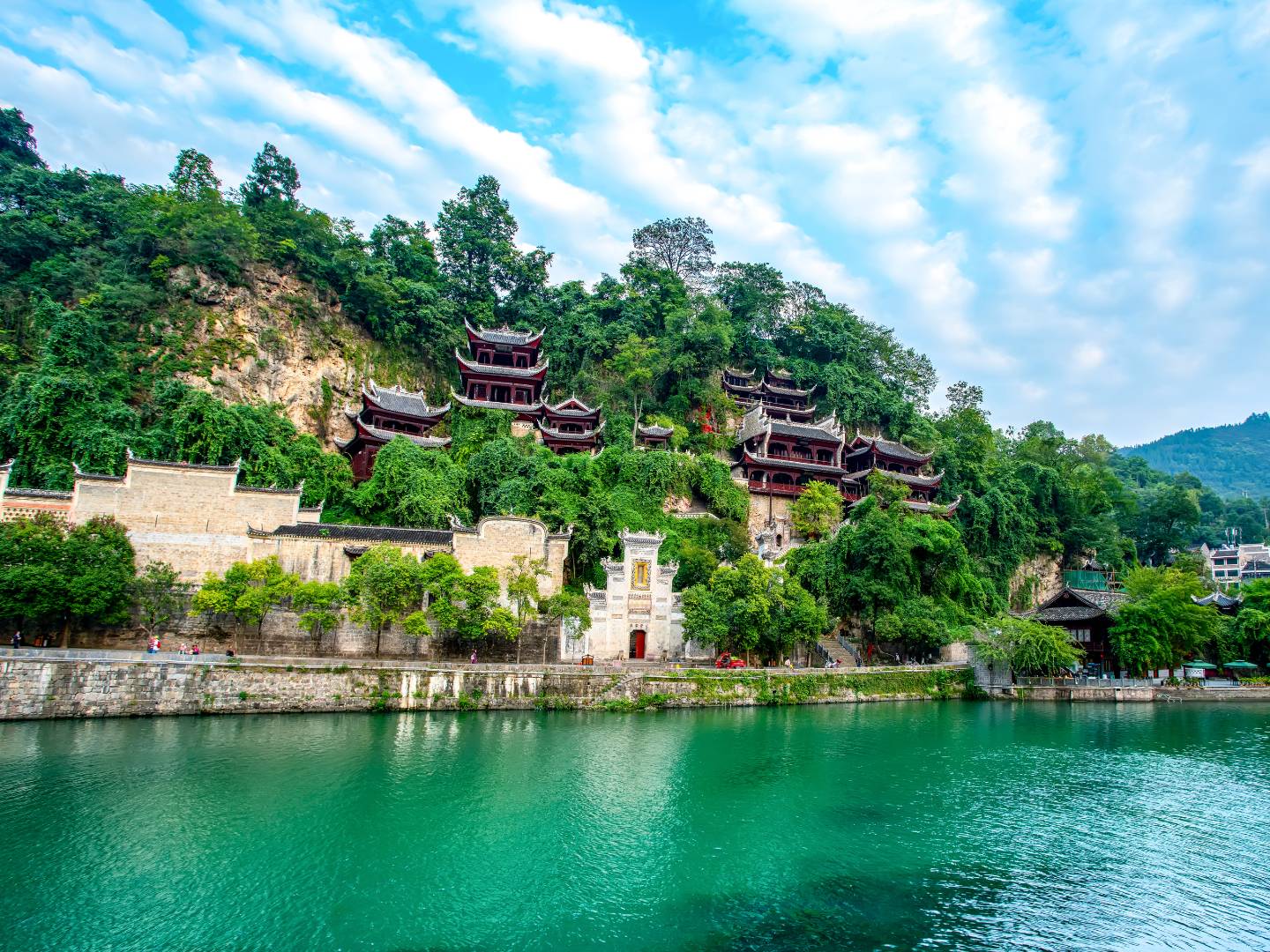 貴州省經(jīng)典十日游 （貴陽、梵凈山、百里杜鵑、興義、荔波、鎮(zhèn)遠(yuǎn)、千戶苗寨）